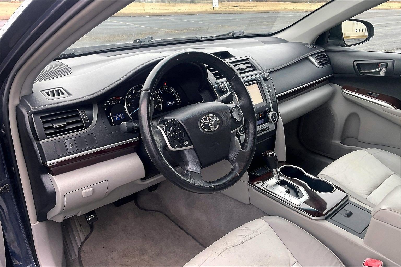 Used 2014 Toyota Camry XLE w/ Leather Package image 15