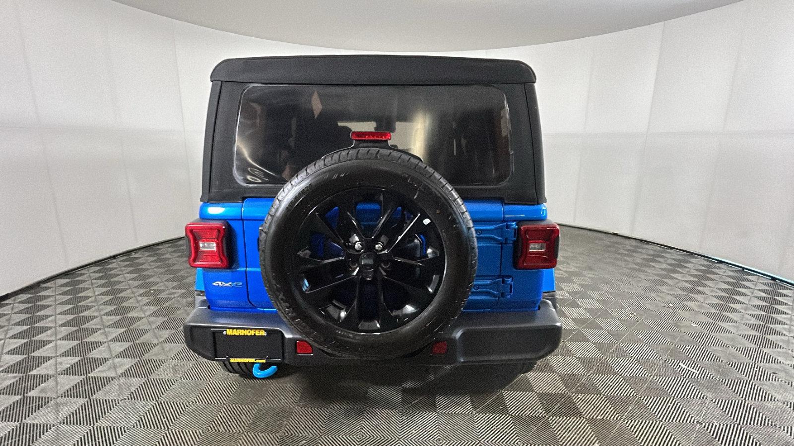 Used 2024 Jeep Wrangler Unlimited Sahara w/ Technology Group AWD/4WD image 4