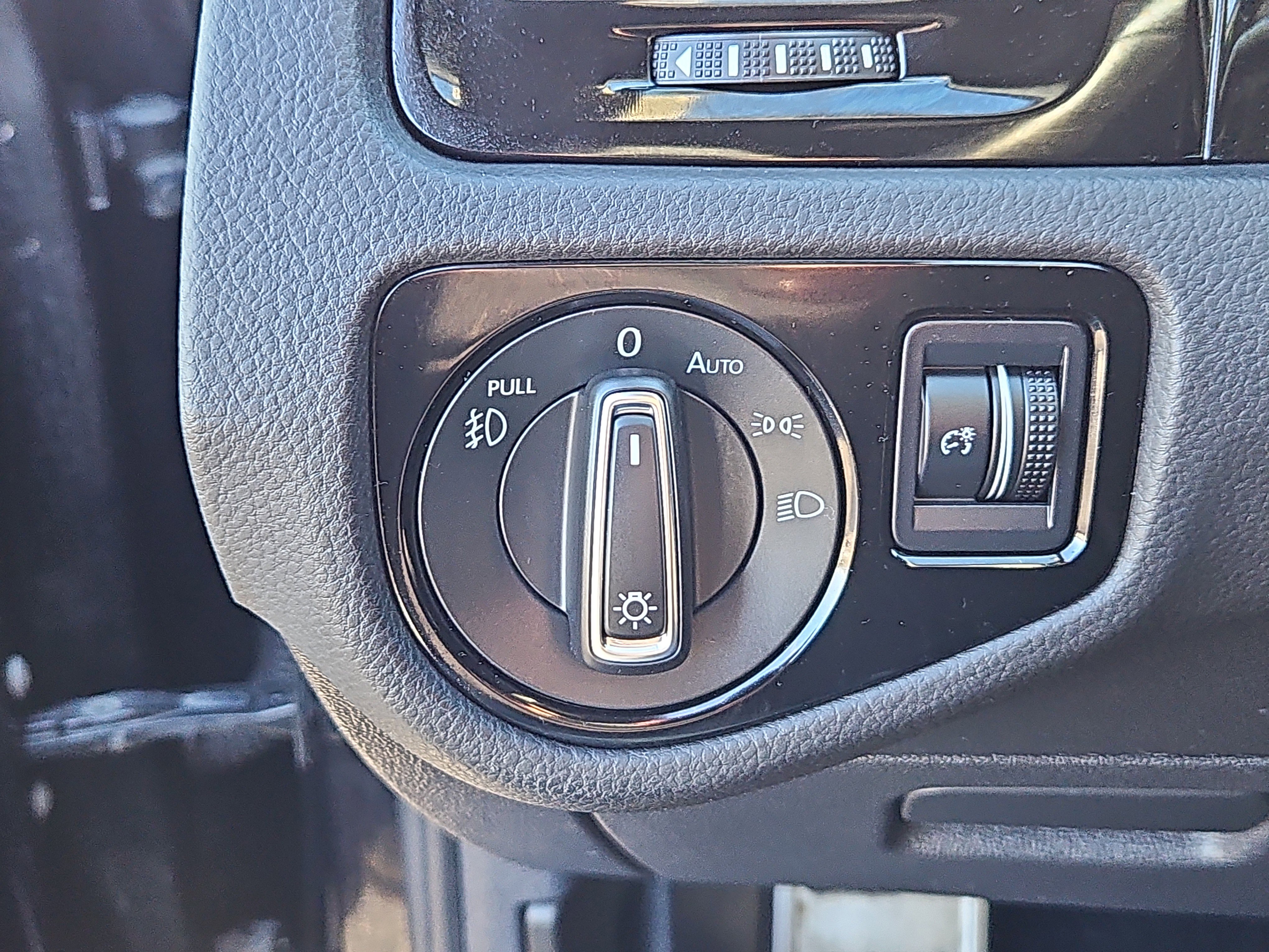 Used 2019 Volkswagen GTI S w/ Driver Assistance Package image 9