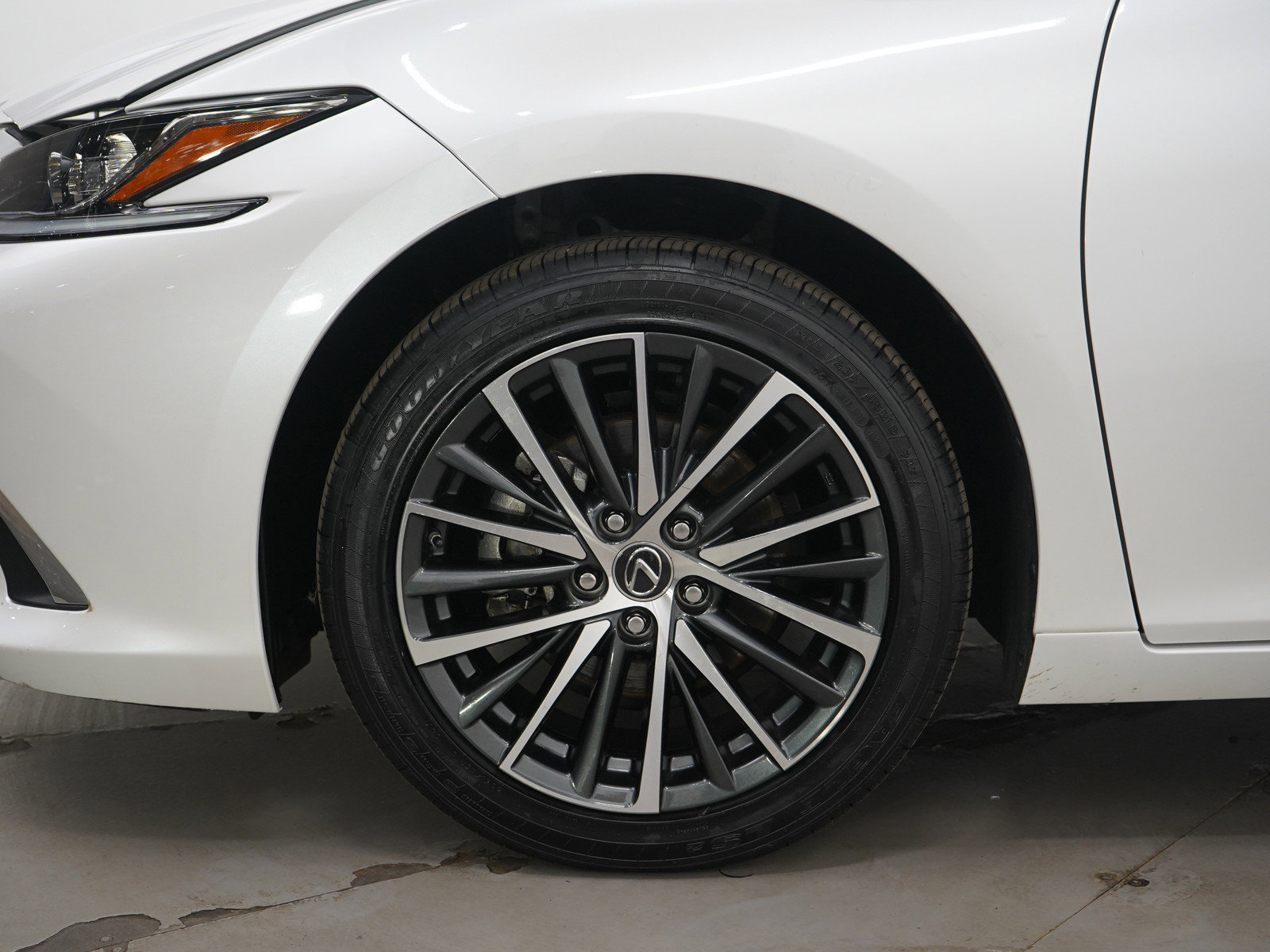 Used 2024 Lexus ES 250 w/ Premium Package image 30