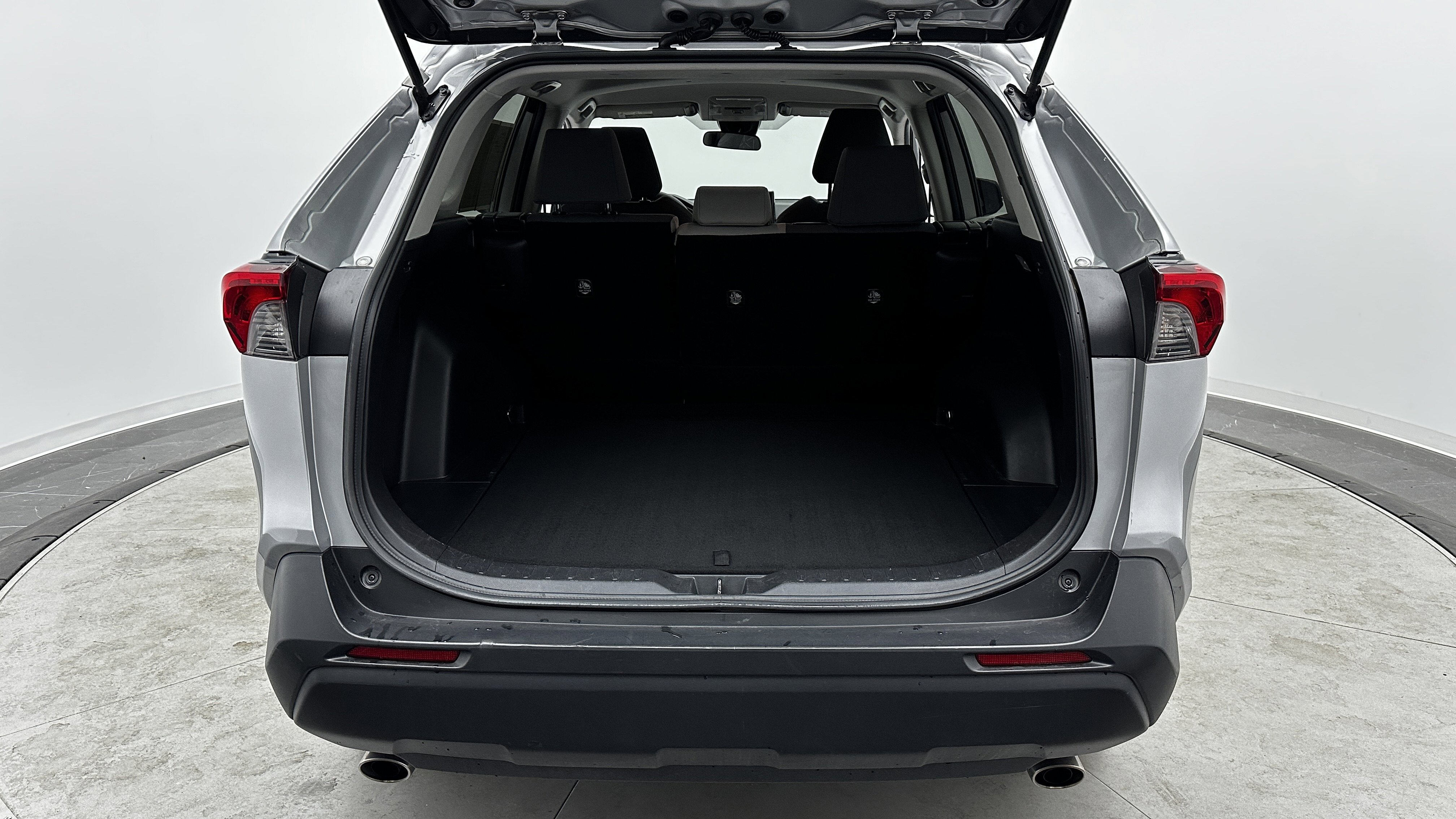 Used 2021 Toyota RAV4 XLE image 27