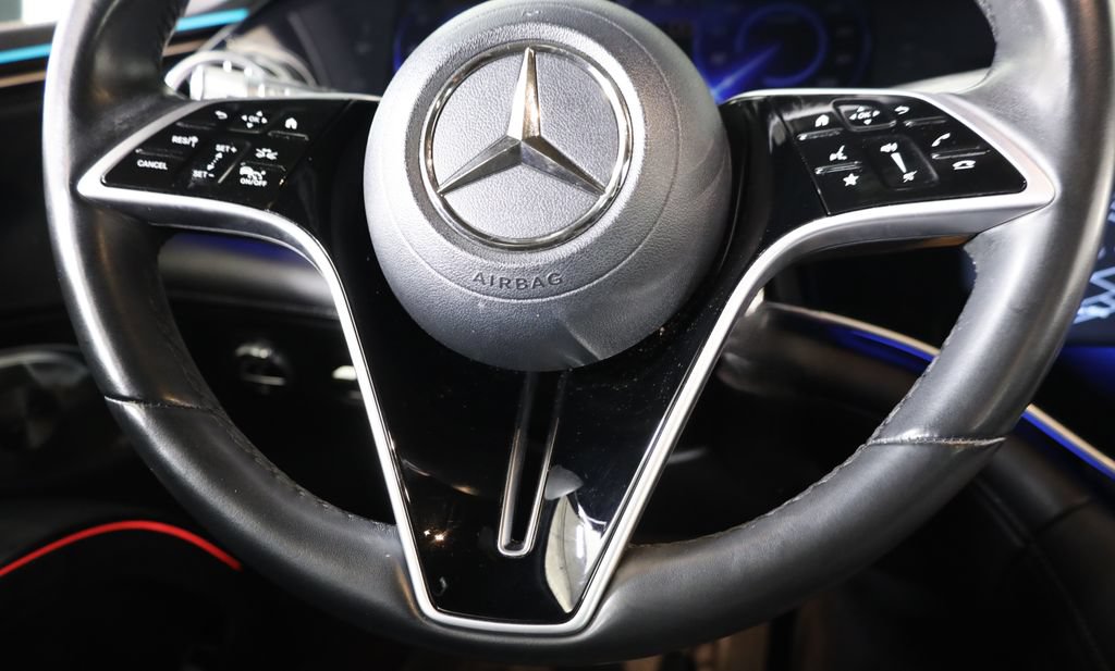 Used 2023 Mercedes-Benz EQS 580 4MATIC SUV image 36