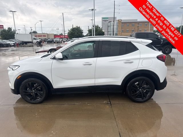 Used 2024 Buick Encore GX Sport Touring image 2