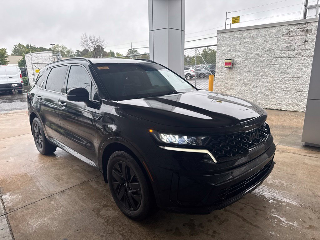 Used 2022 Kia Sorento S FWD image 2