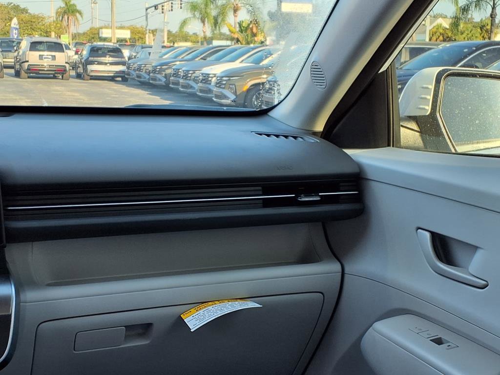 Used 2025 Hyundai Kona SEL image 18