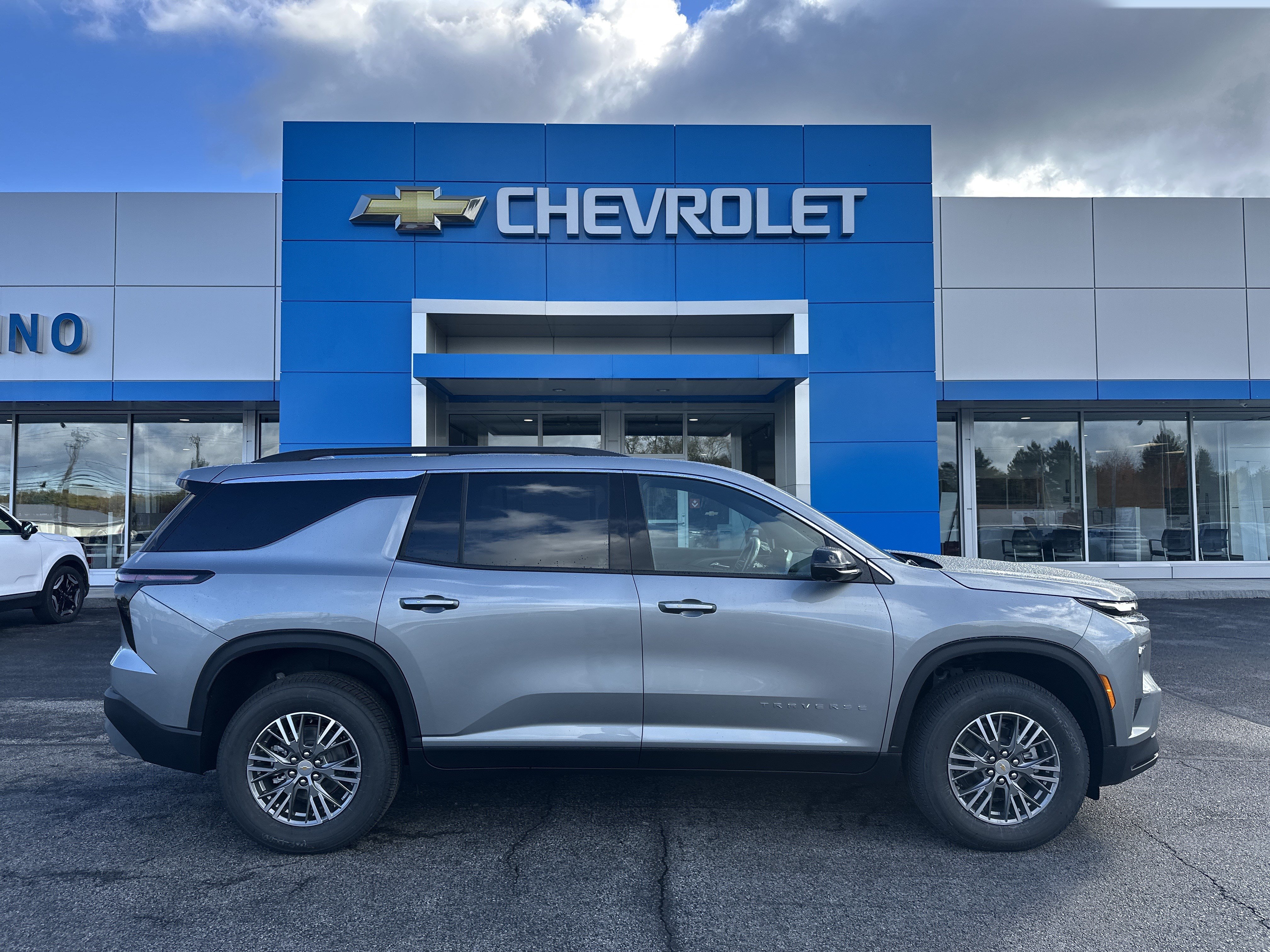 New 2027 Chevrolet Traverse LT w/ Driver Confidence Package AWD/4WD image 1