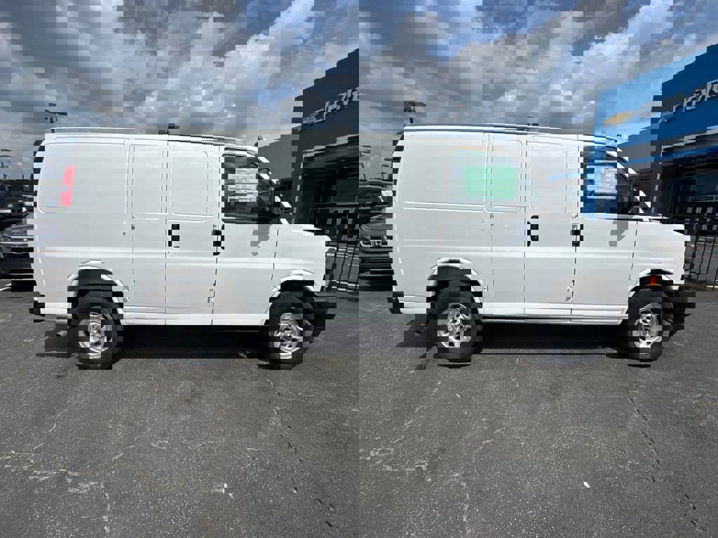 New 2025 Chevrolet Express 3500 w/ Driver Convenience Package RWD image 5