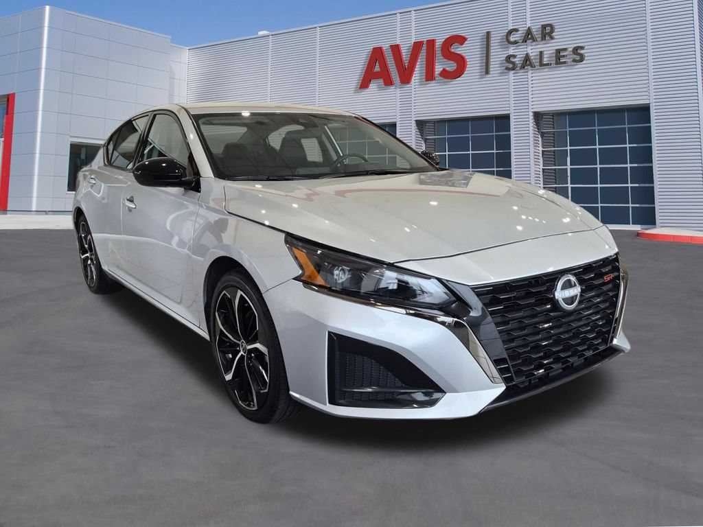 Used 2025 Nissan Altima 2.5 SR FWD image 3