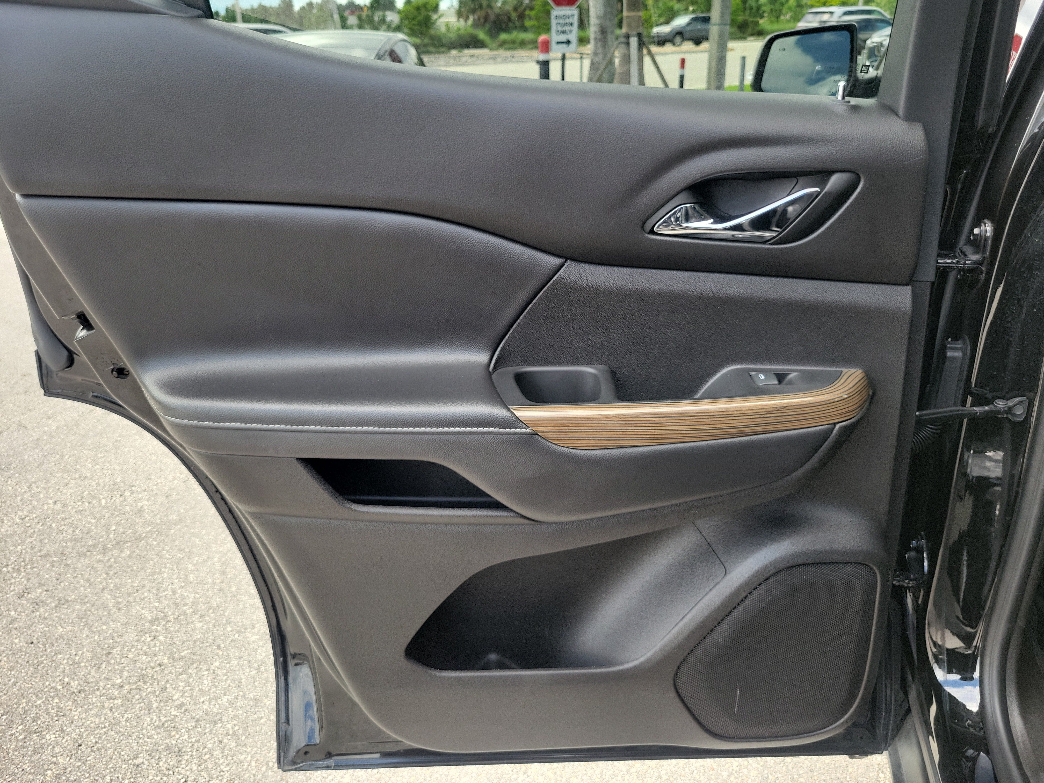 Used 2023 GMC Acadia SLE w/ Elevation Edition FWD image 24