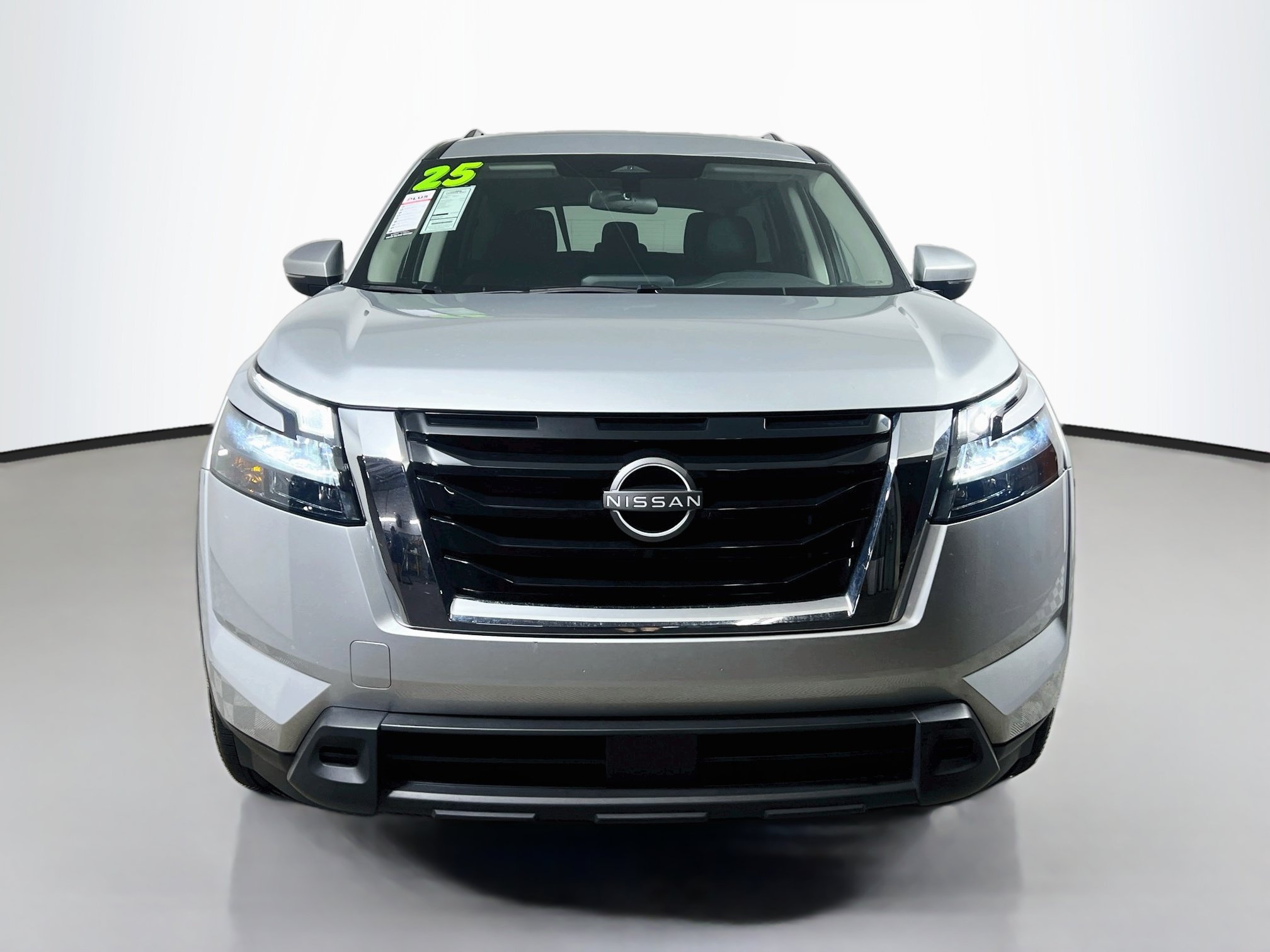 Used 2025 Nissan Pathfinder SV FWD image 11