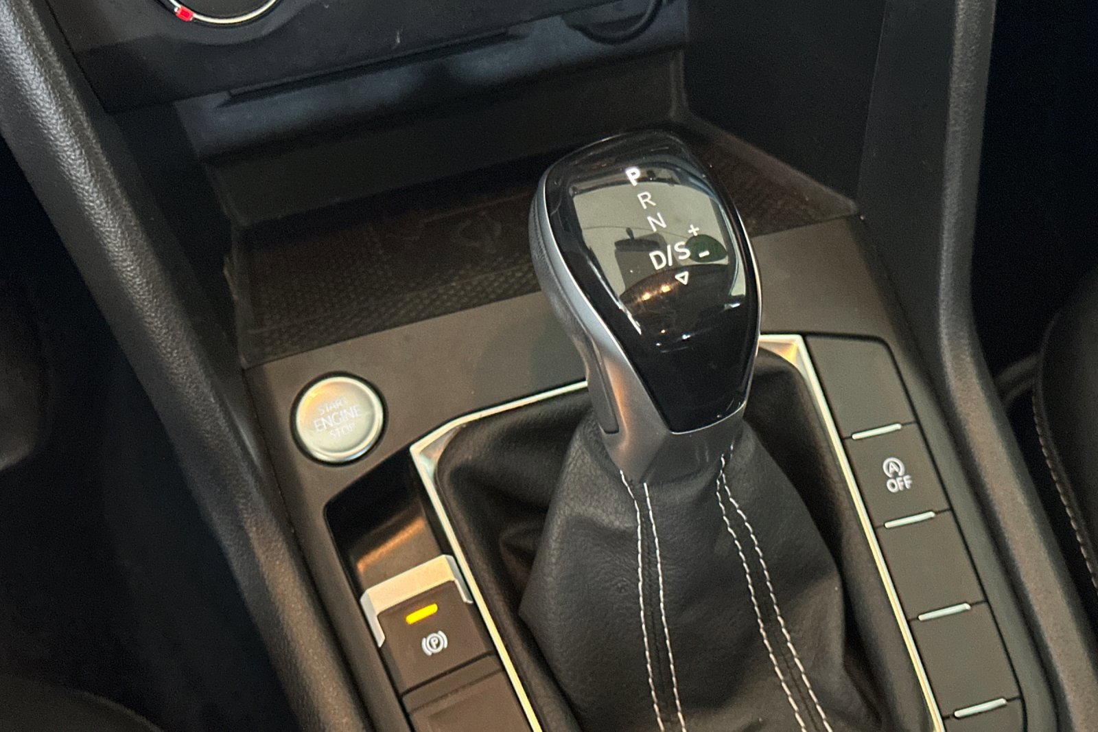 Used 2022 Volkswagen Taos SE image 21