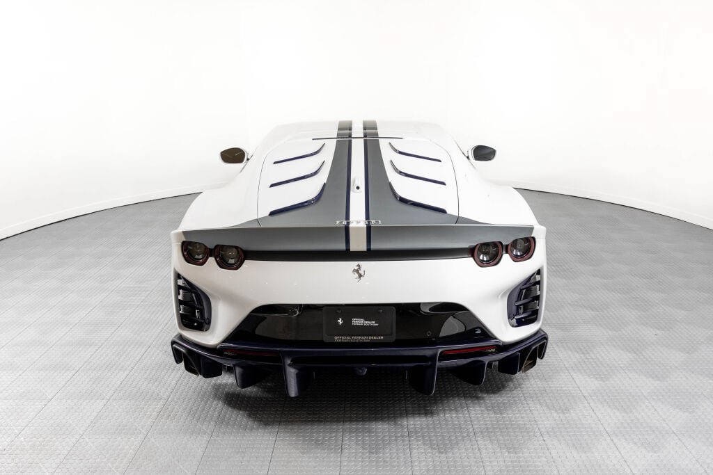 Used 2023 Ferrari 812 Competizione RWD image 9