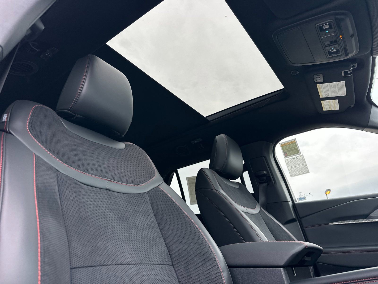 New 2025 Ford Explorer ST-Line w/ Premium Package RWD image 20