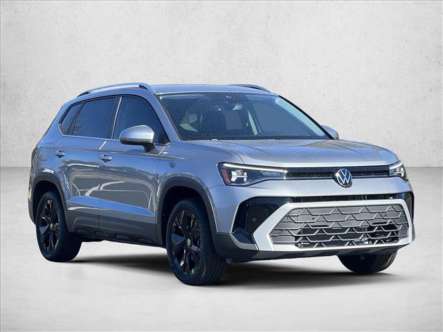 Used 2025 Volkswagen Taos SE image 3