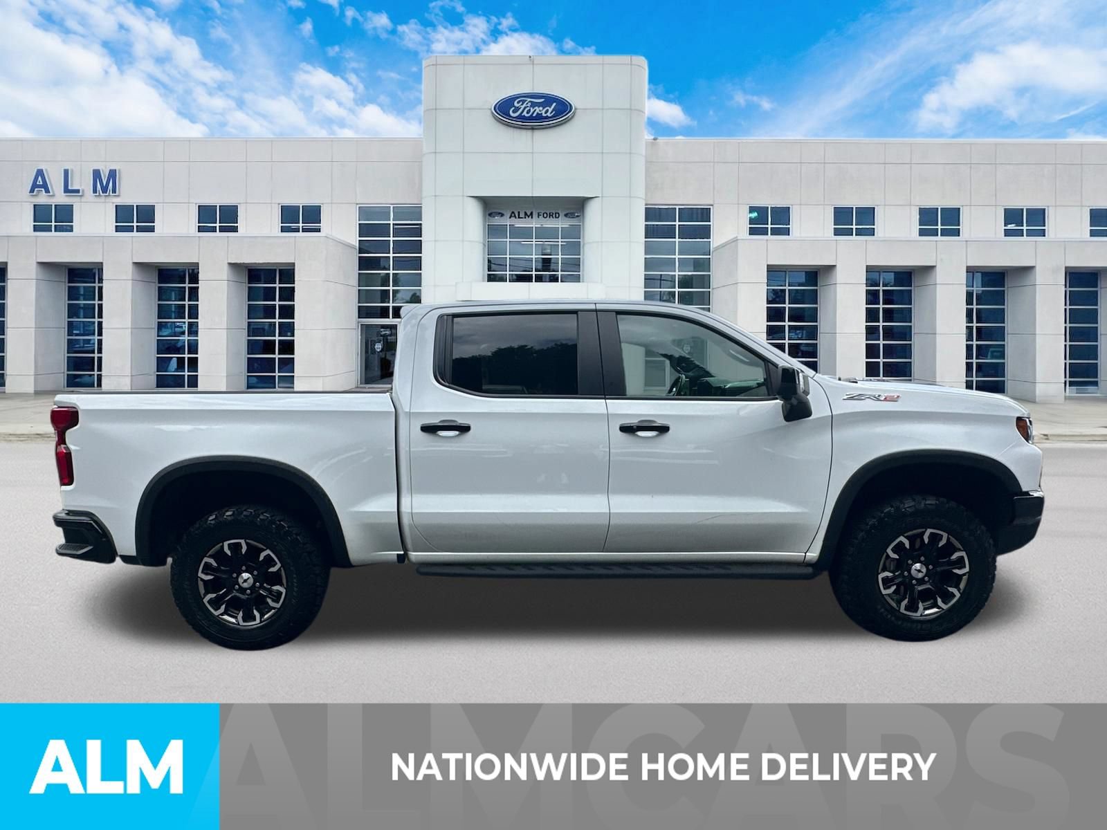 Used 2022 Chevrolet Silverado 1500 ZR2 w/ Technology Package AWD/4WD image 4