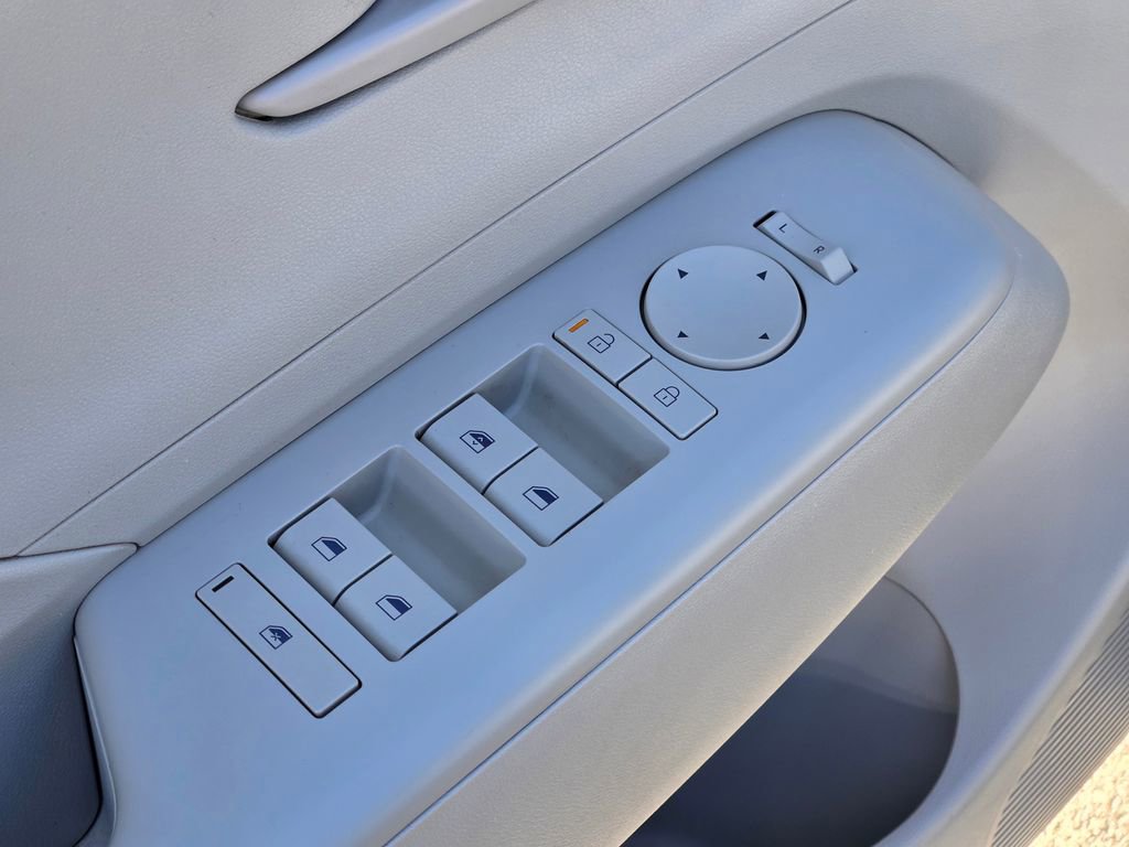 Certified 2025 Hyundai Kona SE AWD/4WD image 27