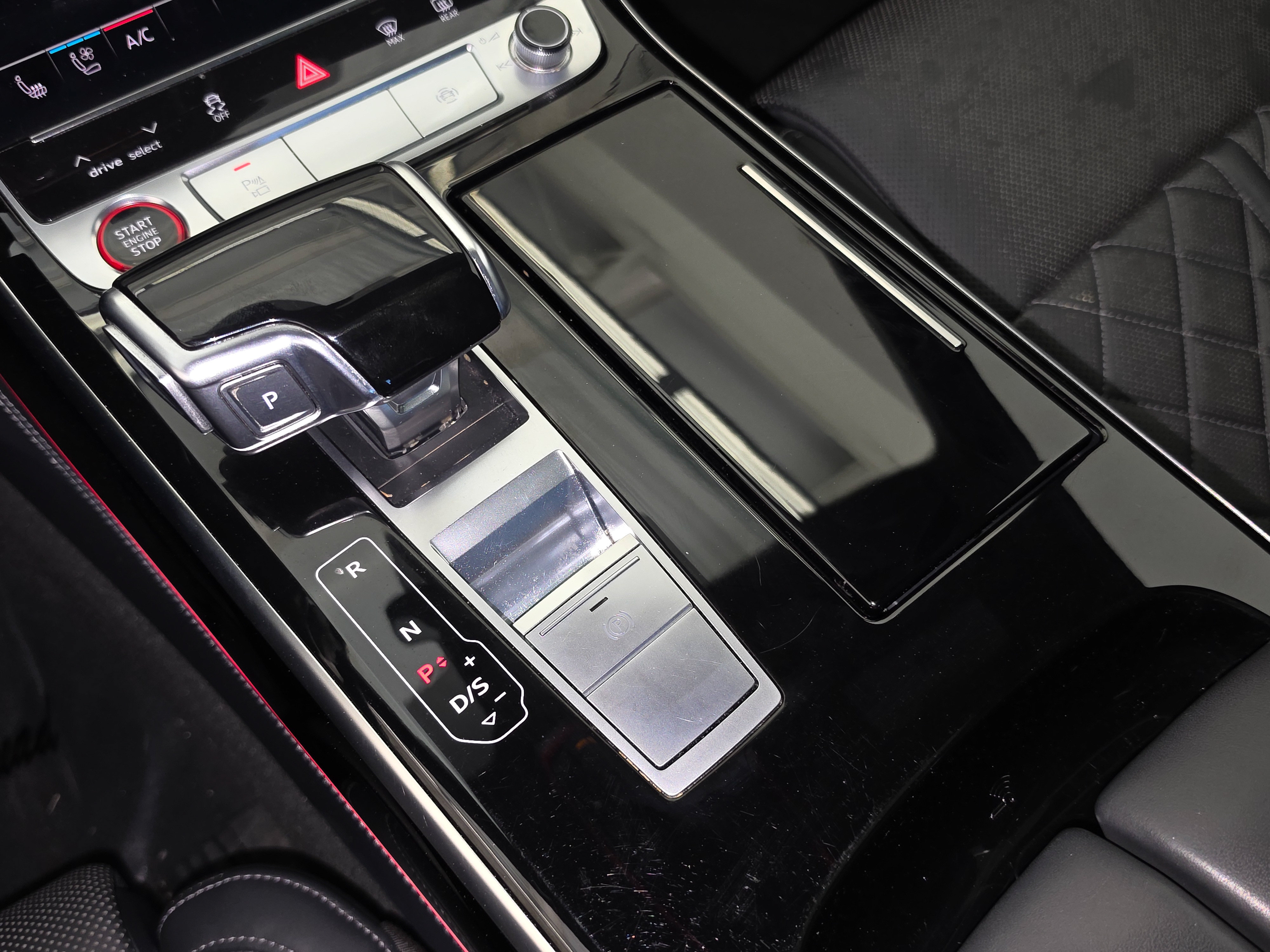 Used 2022 Audi S8 w/ S8 Comfort Plus Package AWD/4WD image 41