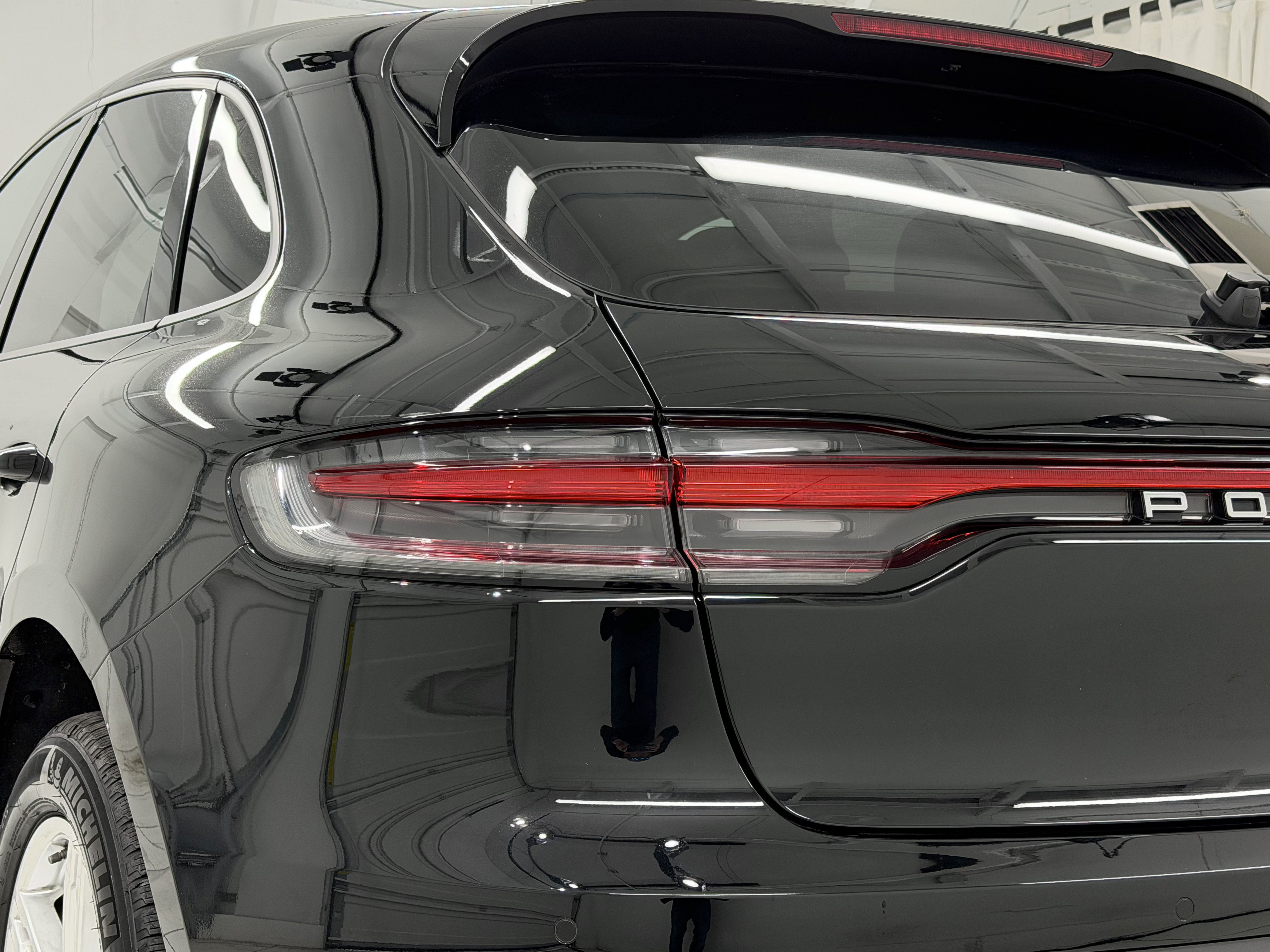 Certified 2025 Porsche Macan AWD/4WD image 18