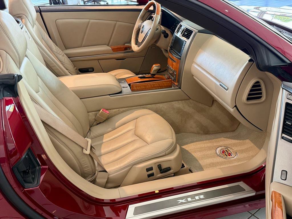 Used 2007 Cadillac XLR RWD image 13