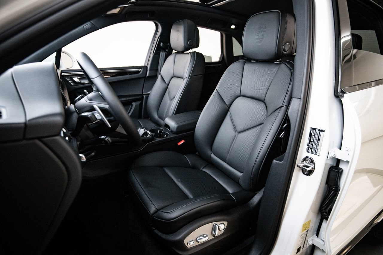 New 2026 Porsche Macan AWD/4WD image 5