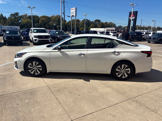 Used 2025 Nissan Altima 2.5 S FWD image 4
