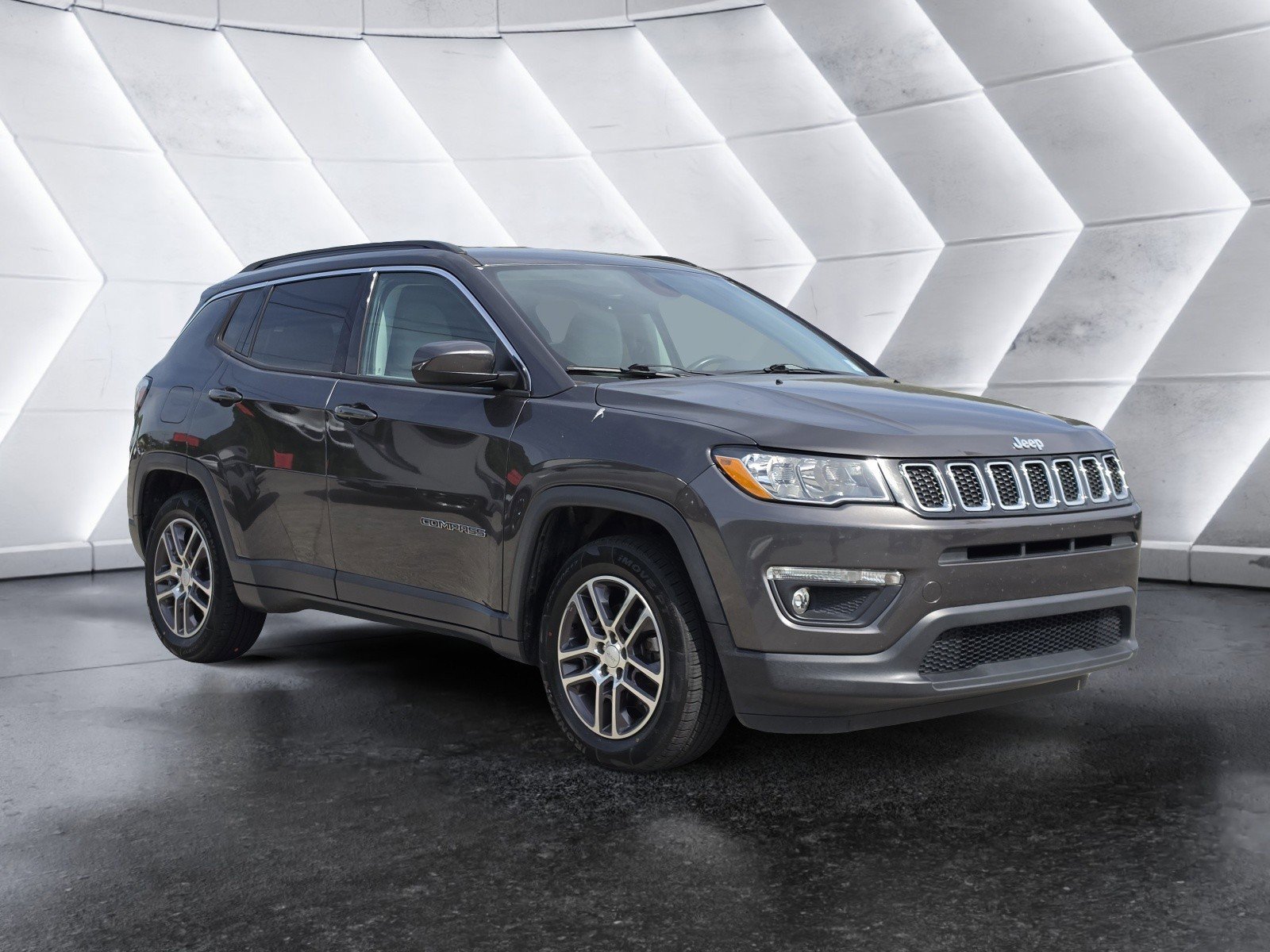Used 2018 Jeep Compass Latitude w/ Popular Equipment Group image 2