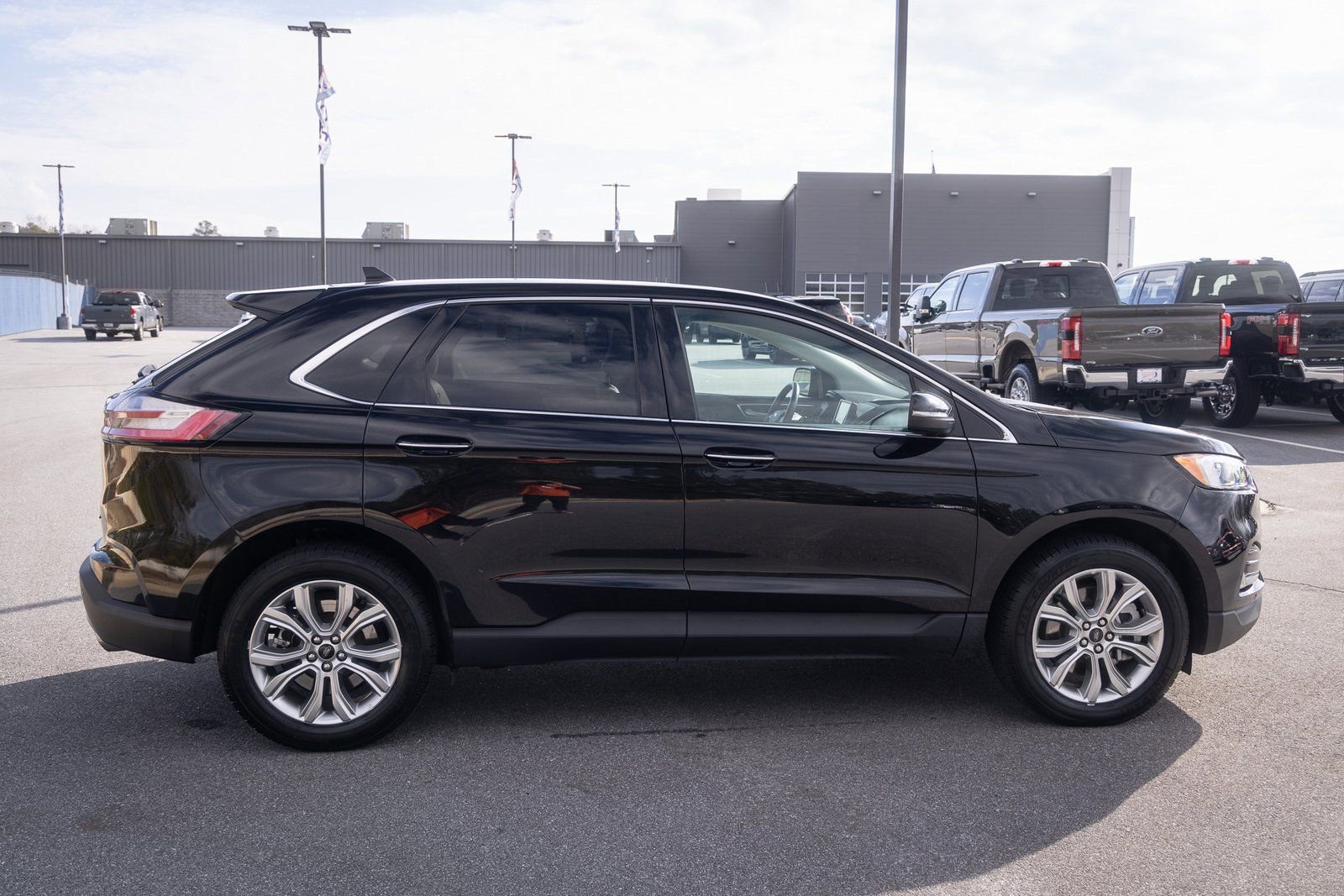 Used 2024 Ford Edge Titanium AWD/4WD image 11