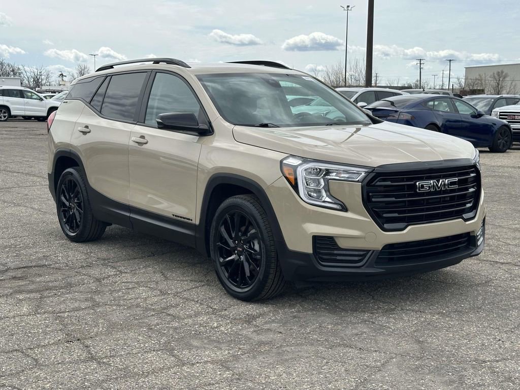 Used 2023 GMC Terrain SLE w/ Driver Convenience Package image 7