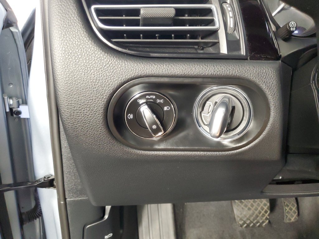Used 2024 Porsche Macan w/ Premium Plus Package AWD/4WD image 27