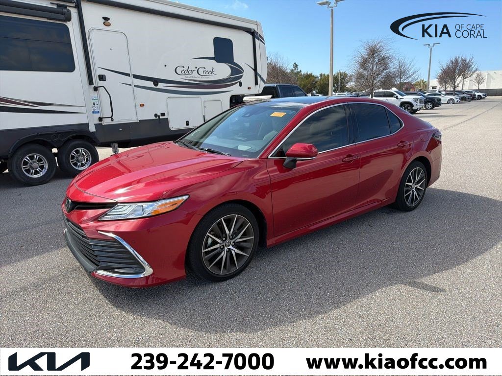 Used 2023 Toyota Camry XLE w/ Navigation Package image 5