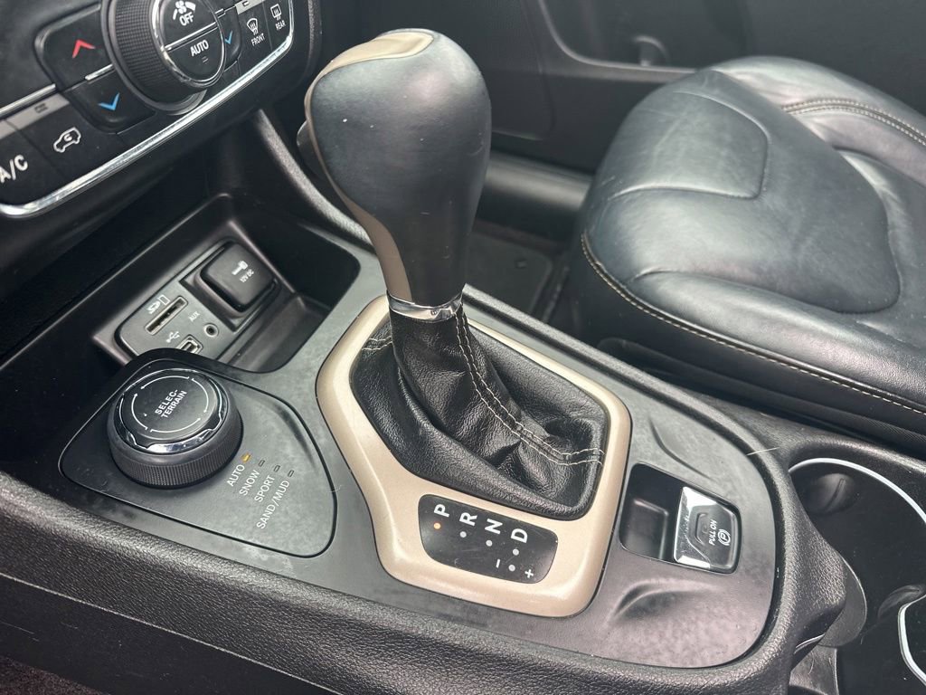 Used 2017 Jeep Cherokee Limited w/ Trailer Tow Group AWD/4WD image 31