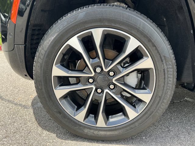 Certified 2022 Jeep Grand Cherokee Overland w/ Luxury Tech Group IV AWD/4WD image 15