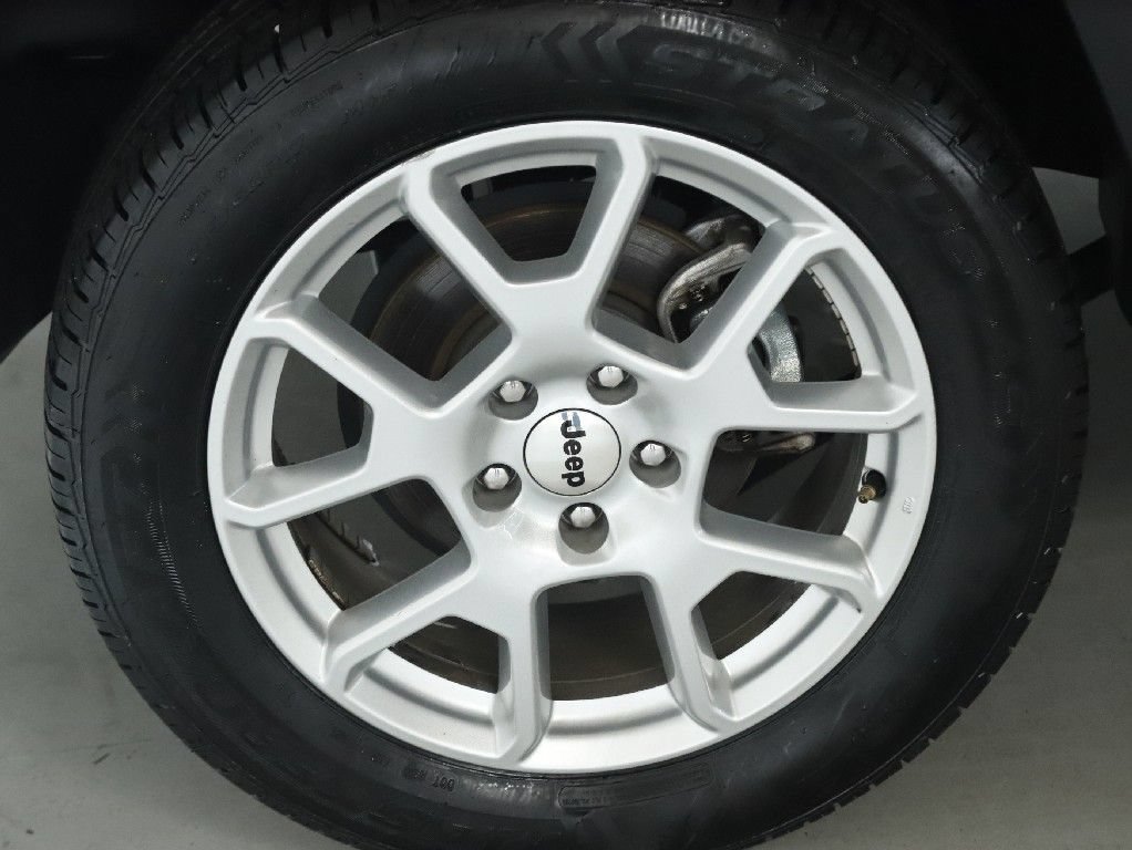 Used 2023 Jeep Renegade Latitude AWD/4WD image 12