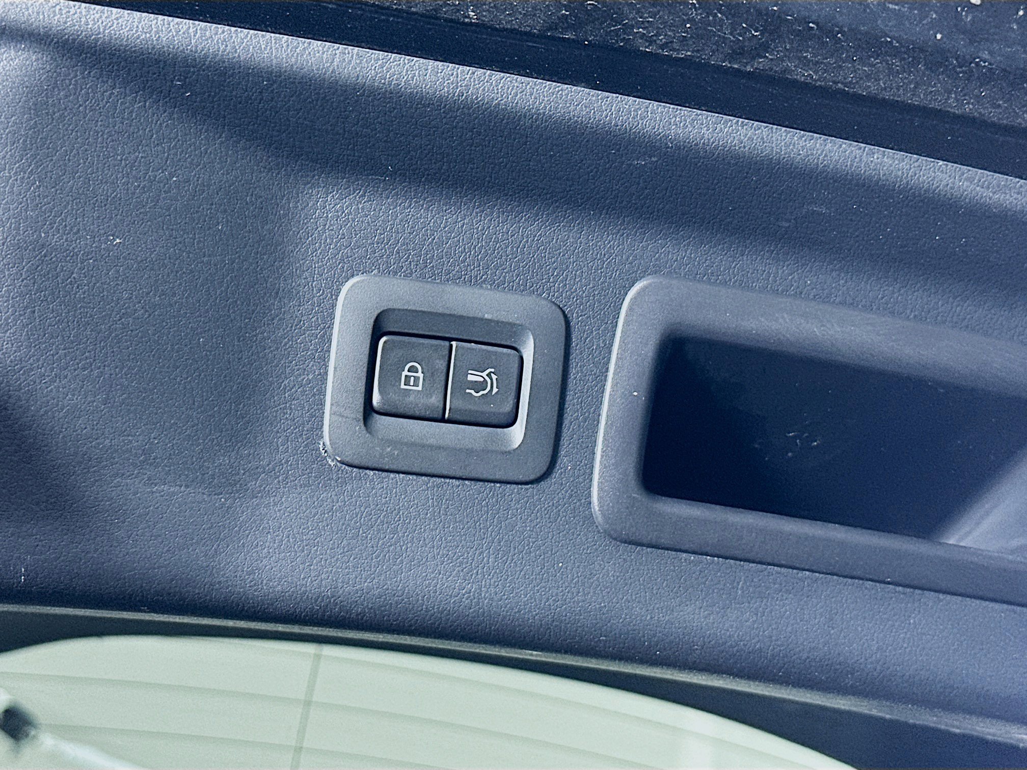 Used 2025 MAZDA CX-90 3.3 Turbo w/ Premium Sport Pkg image 32