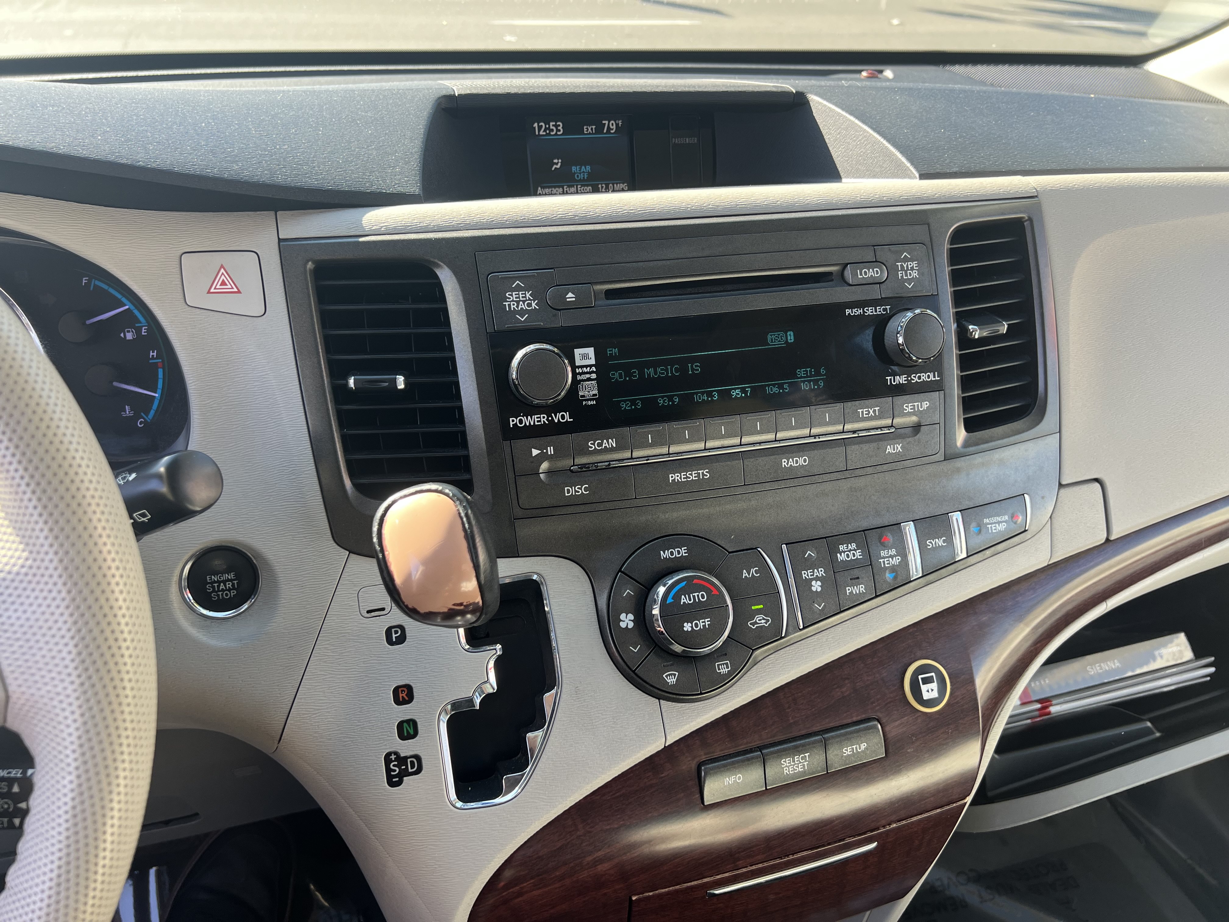 Used 2011 Toyota Sienna XLE FWD image 33