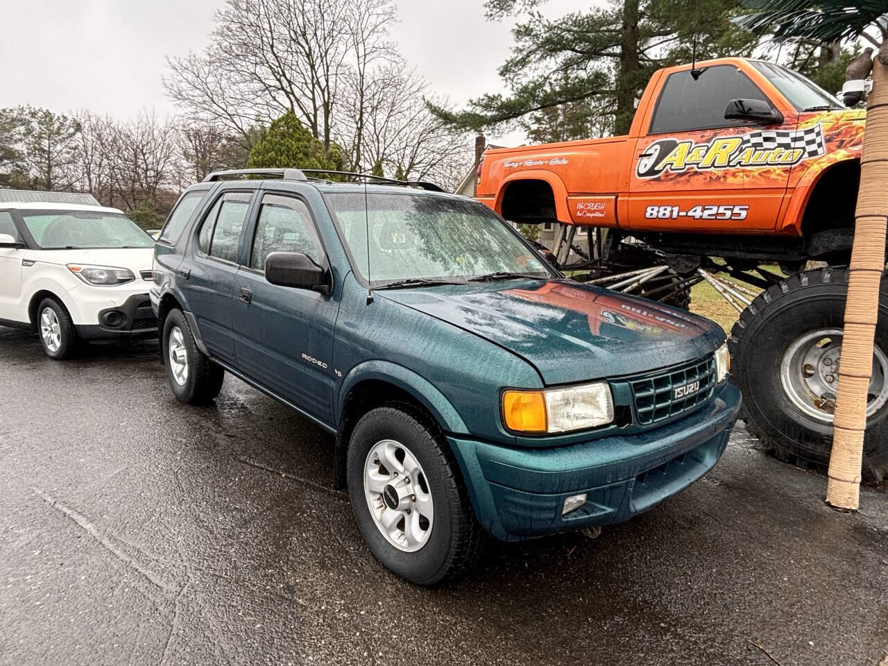 Used 1998 Isuzu Rodeo LS image 2