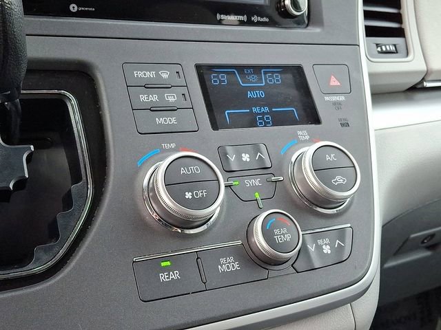 Used 2020 Toyota Sienna LE FWD image 16
