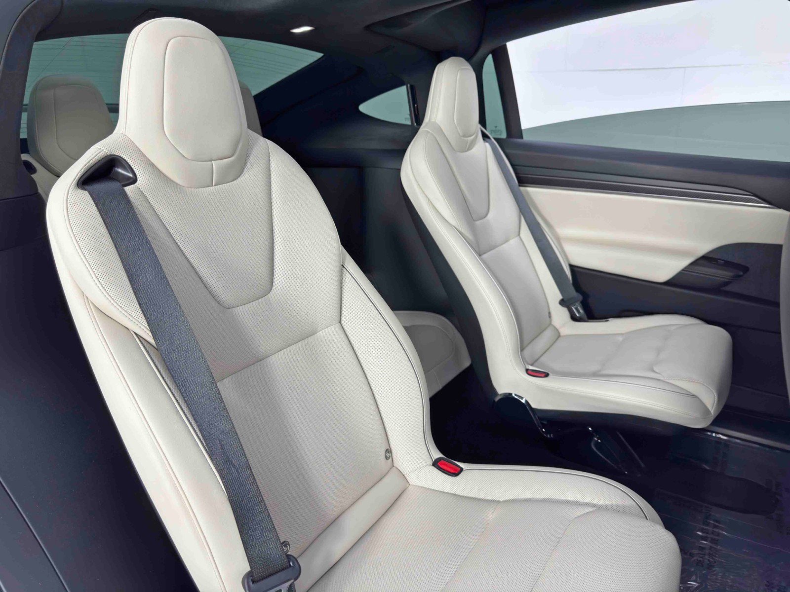 Used 2022 Tesla Model X Plaid image 43