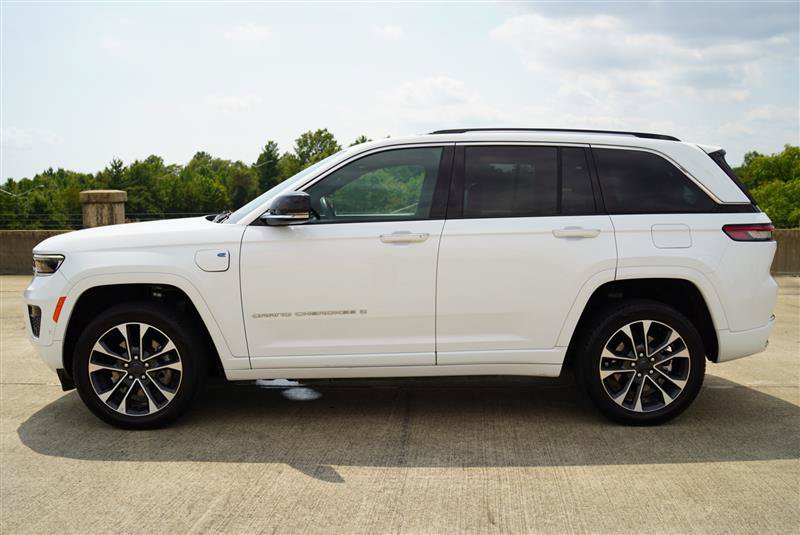 Used 2023 Jeep Grand Cherokee Overland AWD/4WD image 3