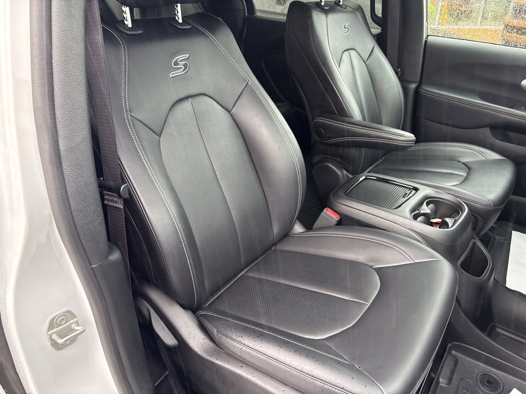 Used 2024 Chrysler Pacifica Touring-L w/ S Appearance Package FWD image 26