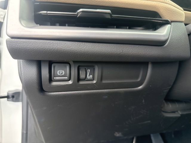 Used 2024 Cadillac XT4 Premium Luxury image 25