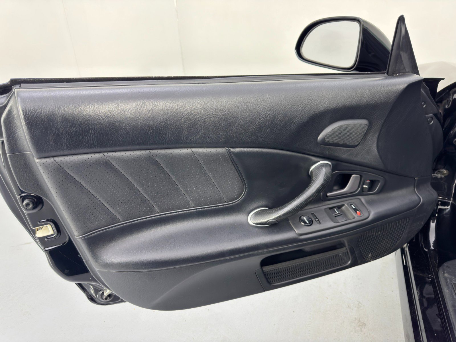 Used 2005 Honda S2000 image 30