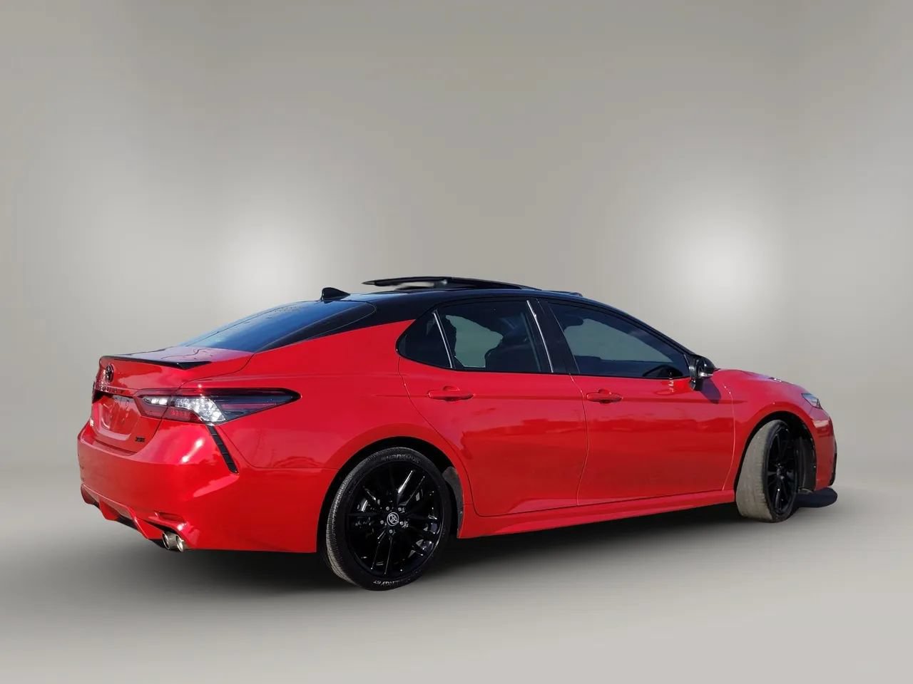 Used 2022 Toyota Camry XSE FWD image 10