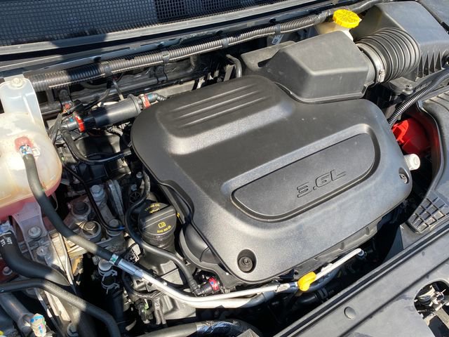 Used 2024 Chrysler Pacifica Touring-L FWD image 19