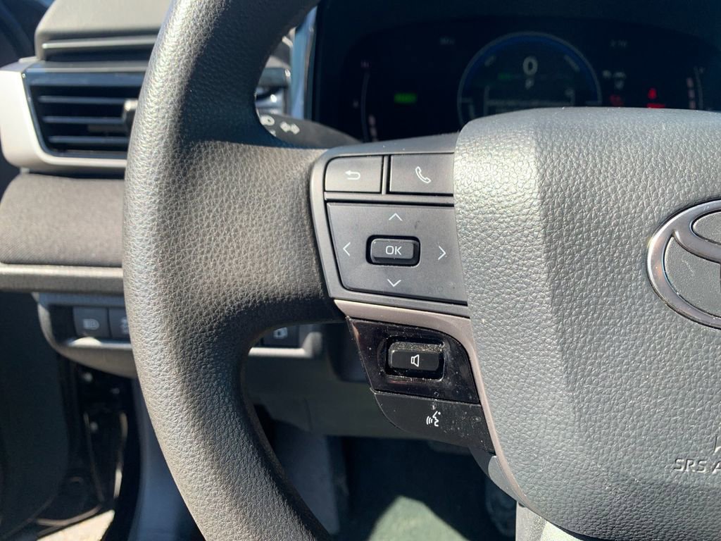 Used 2025 Toyota Camry LE FWD image 27