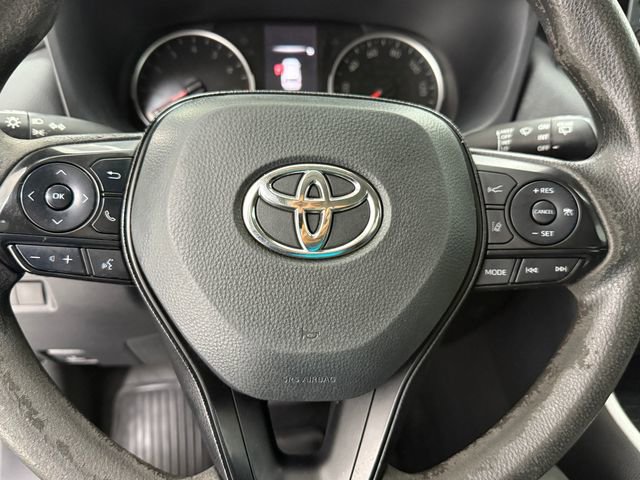 Used 2022 Toyota RAV4 LE FWD image 9