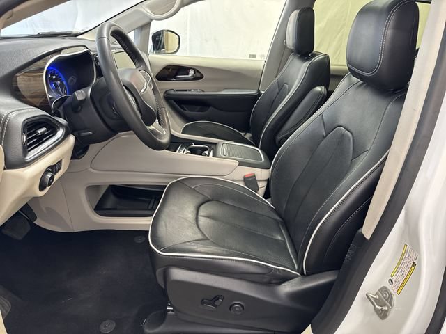 Used 2023 Chrysler Pacifica Limited FWD image 10