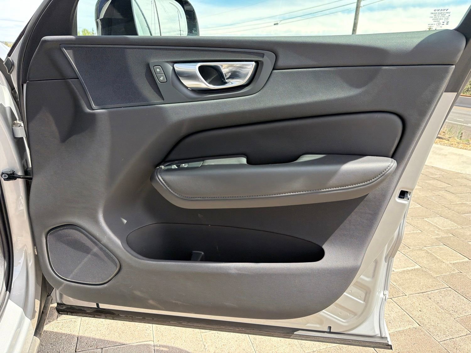 Used 2025 Volvo XC60 B5 Plus AWD/4WD image 23