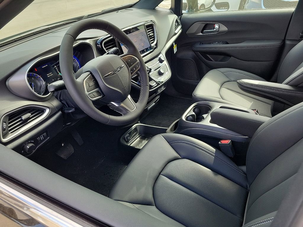 New 2025 Chrysler Voyager LX image 2