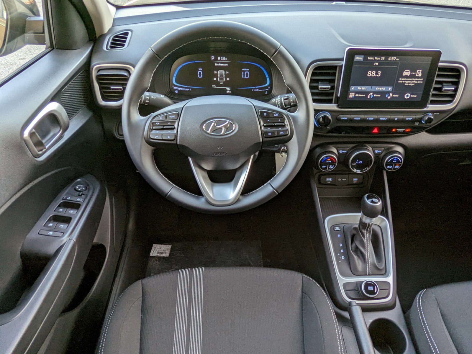 New 2025 Hyundai Venue SEL image 18